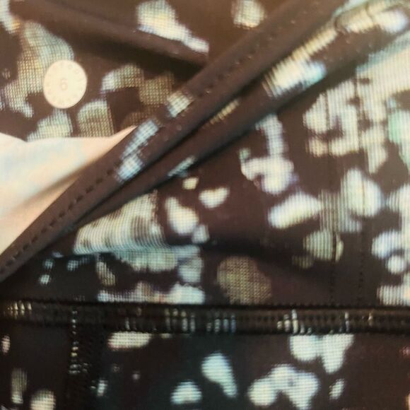 lululemon athletica Black and Green Patterned Leggings - Picture 7 of 7